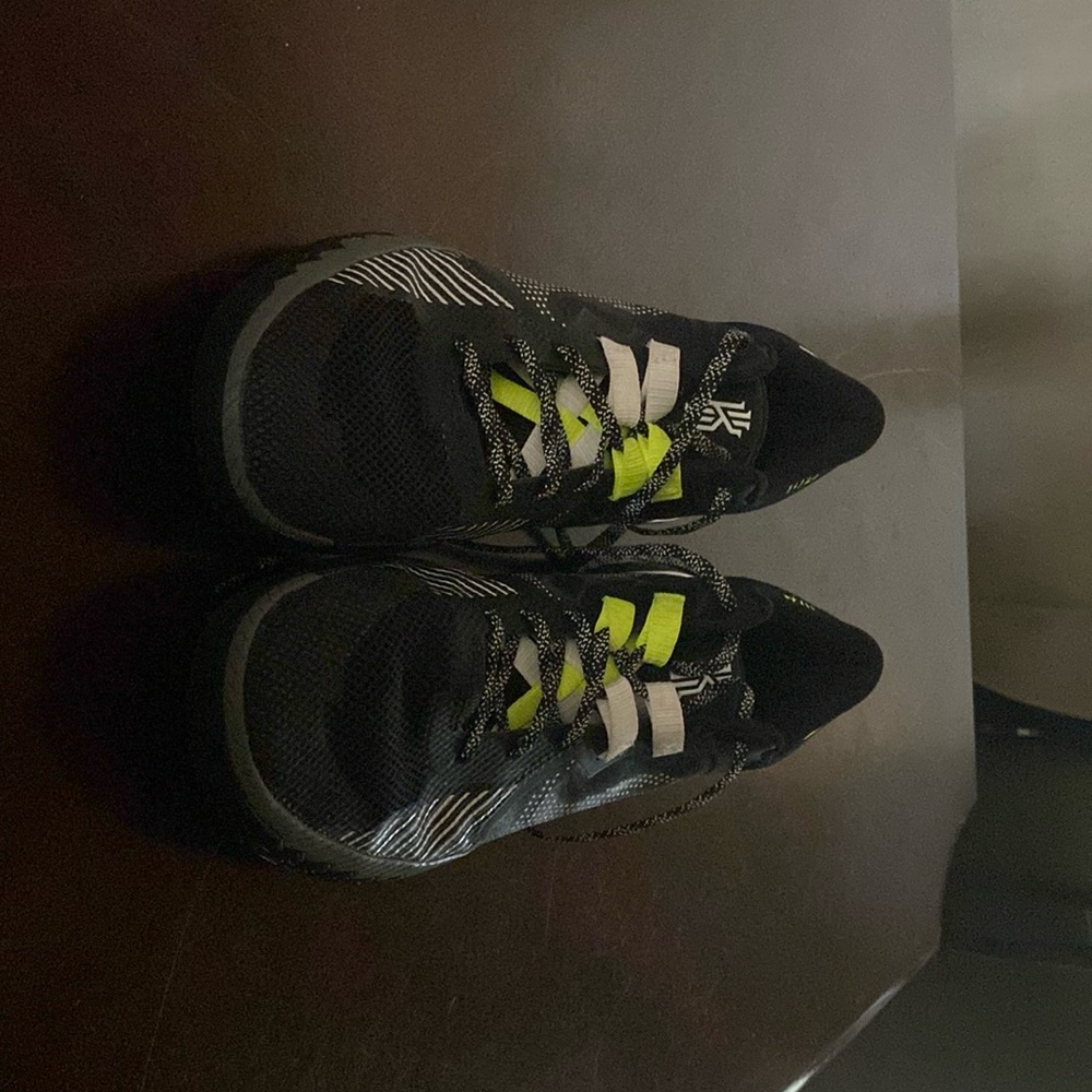 Nike Kyrie Flytrap V - image 1